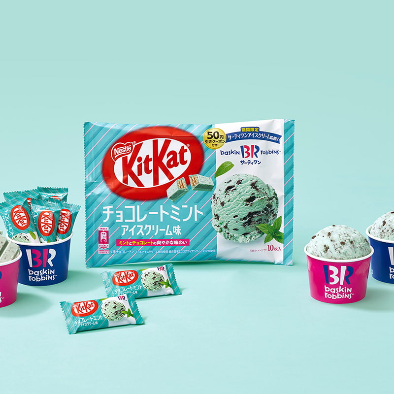 Line up of Japanese KitKats as a collaboration with baskin robbins, for the chocolate mint ice cream flavor